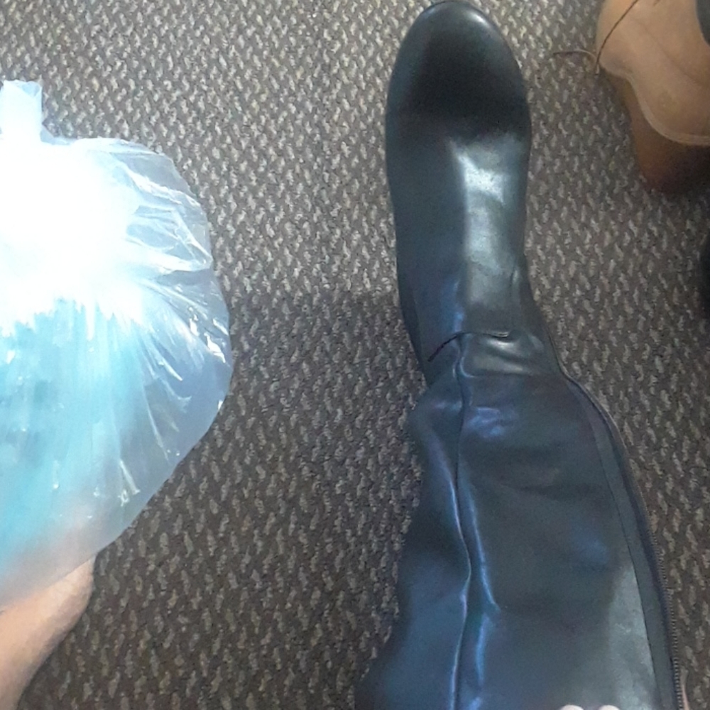 Knee boots